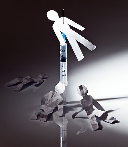 White paper men and syringe
